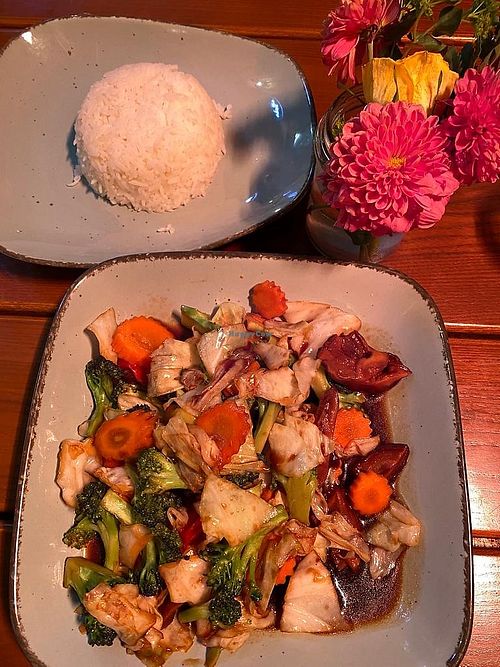 Sauteed veggies with jasmine rice 🍚 at All Reis in Vienna