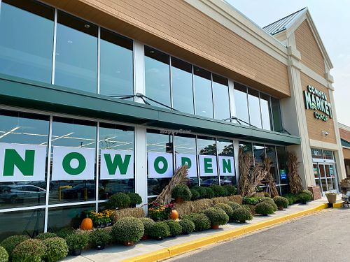 Storefront on grand opening day at Common Market Food Co-op - 7th St in Frederick