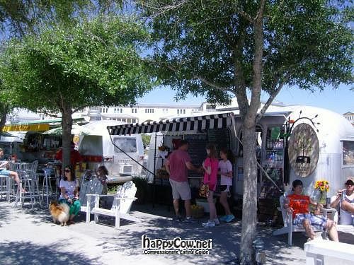 The Raw and Juicy cart at Raw and Juicy in Alys Beach