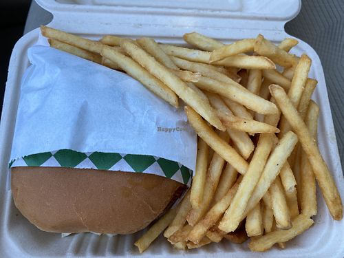 Nashville Hot Chik’n at BeLeaf Burgers in Stanton