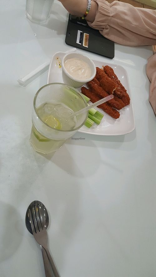 aloe lemonade & spicy vegan wings at Loving Hut in Tampa