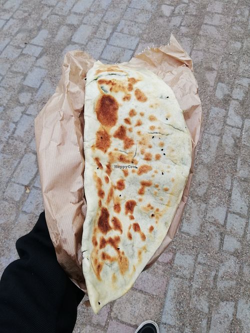 Gözelem mit Spinat gefüllt  at Caglar Bäckerei in Hamburg