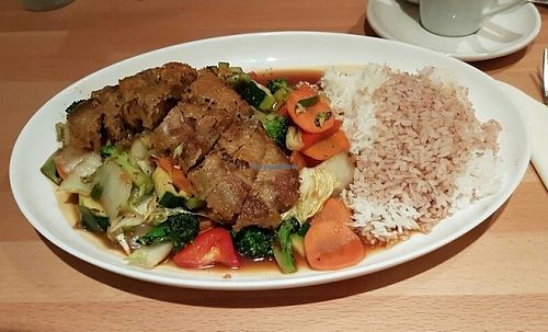 Main course - Vietnamese veggie ducken with vegetables at Well Being in Cologne