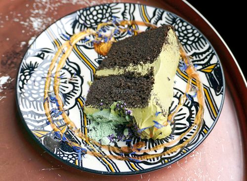 Layer Cake Sesame Noir/Matcha at Café Contresort in Paris