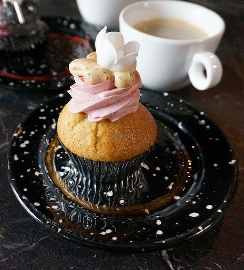 Cupcake Libra at Café Contresort in Paris