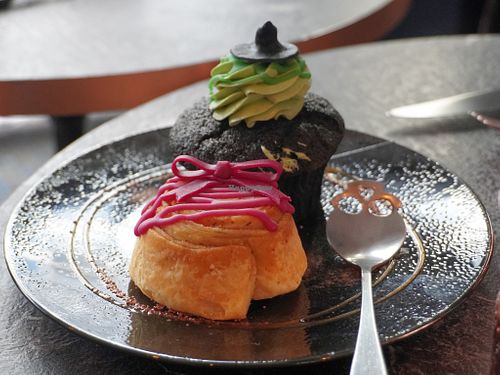 Wicked brunch desserts at Café Contresort in Paris