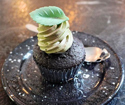 Aquarius cupcake at Café Contresort in Paris
