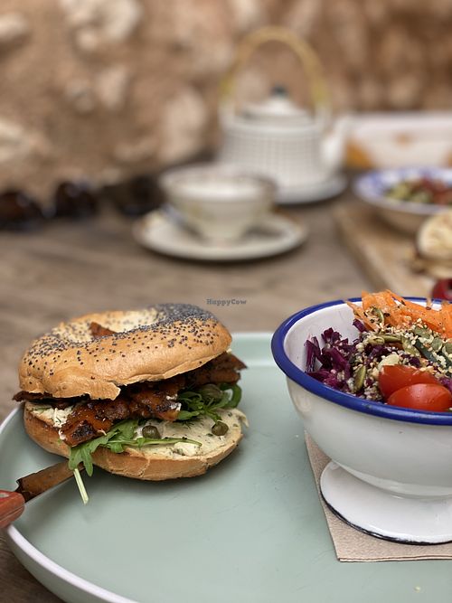 Bagel with homemade carrot ”lox” at Grá Irish Gastropub in Mallorca