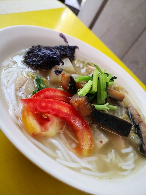 sliced fish noodle soup.  Photo by Universal Vegetarian at Universal Vegetarian 源之素 in West Singapore