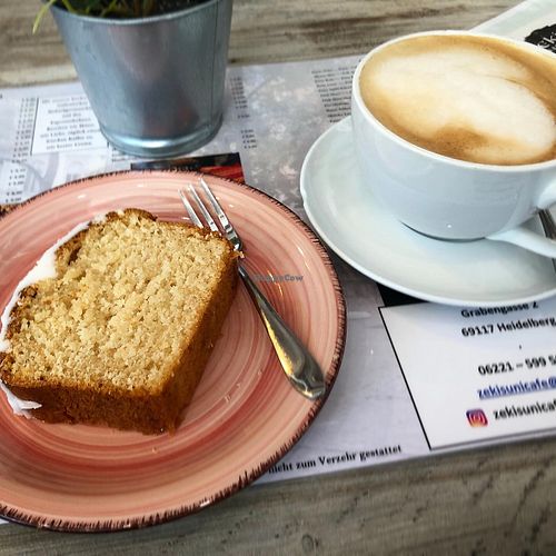 Zitronenkuchen und Kaffee   at Zekis UniCafé in Heidelberg