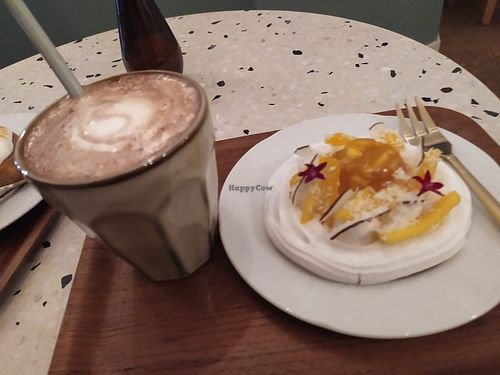 Pavlova + chocolat chaud at Michel MaBelle in Bordeaux