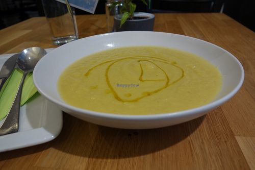 Vegan yellow carrot and leek soup at Holis Market in Vienna