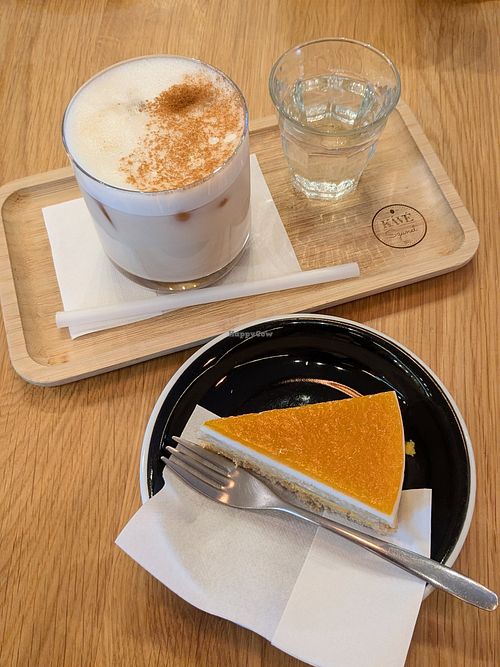 Iced chai latte and vegan mango-maracuja cake at Kávé Szünet in Budapest