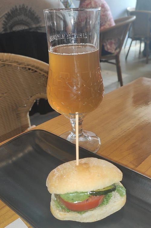 Minihamburguesa con algas y espirulina. at MESTIZA in Valencia