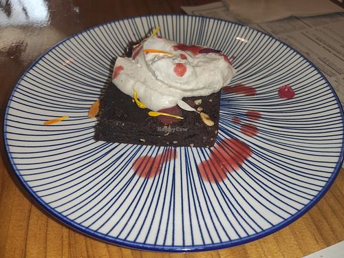 Brownie con helado de coco y canela. at MESTIZA in Valencia