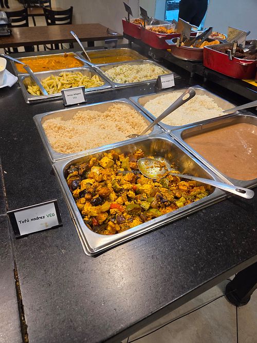 Parte do buffet com sinalização vegana (VEG) at Boa Saúde in Sao Paulo