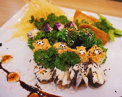 5 varieties of Sushi. Must try the deep fried sushi - Global warming.
Suitable for Family or group of friends. MUST TRY ! at Sushi Kitchen - Sungai Ara in Penang