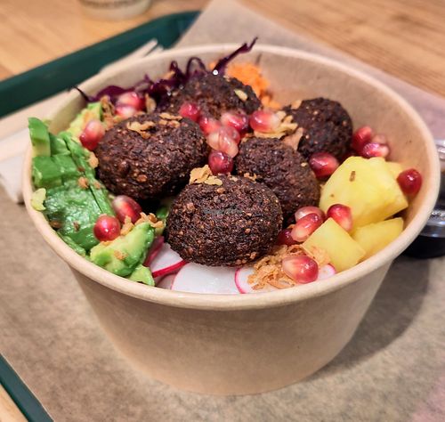 Falafel bowl at Green Farmer's in Paris
