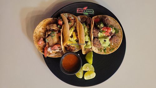 4 tacos at Verde Y Rojo in Tijuana