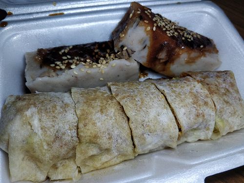 Eggless Popiah and yam cake (takeaway during covid-19 lockdown) at Ann Chin 安珍 - Aljunied in Central Singapore