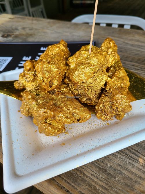 24k vegan wings at HapPea Vegans in Austin
