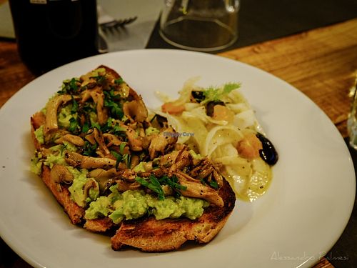 Crostino avocado e funghi galletti at Status Quo in Rome