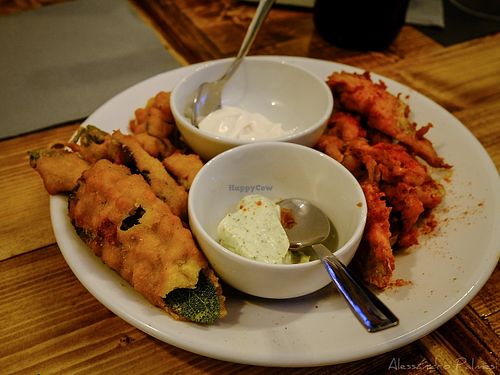 Mix antipasti fritti salvia in pastella e carciofi alla paprika at Status Quo in Rome