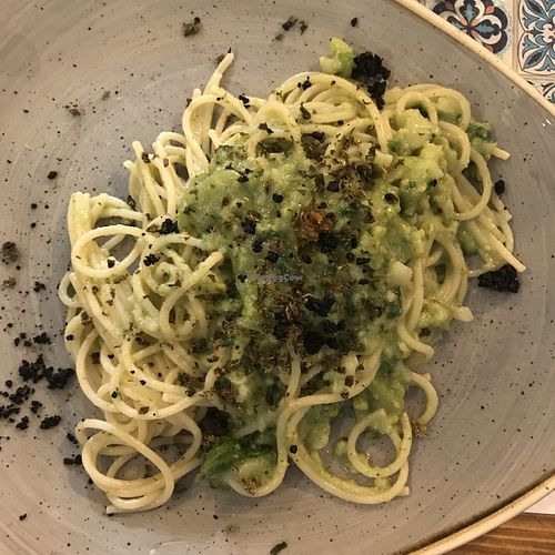 Spaghetti con broccoli pistacchi agio nero cappero  at Status Quo in Rome