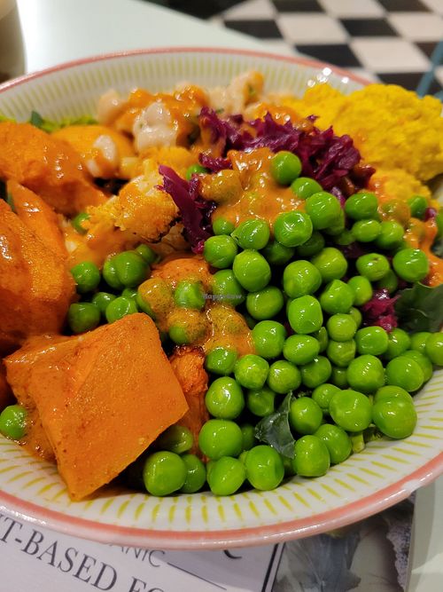 Tutti veggie salad at Le Botaniste - UWS in New York City