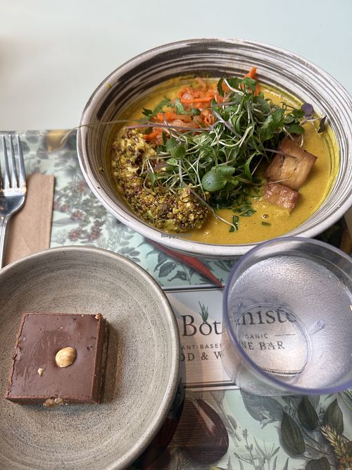 Freestyle bowl and raw chocolate cakee  at Le Botaniste - UWS in New York City