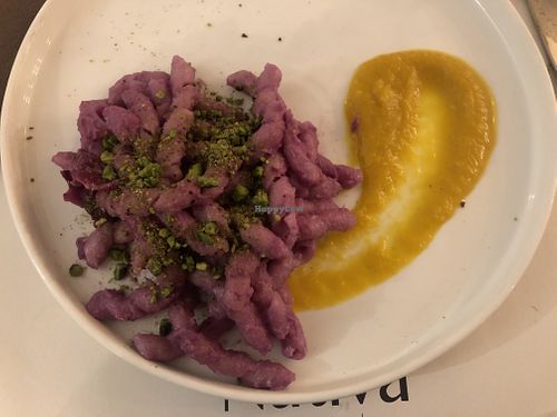 Busiate pastificio Minardo al pesto di cavolo viola, crema di zucca allo zenzero, granella di pistacchio di Bronte  at Nativa in Rome
