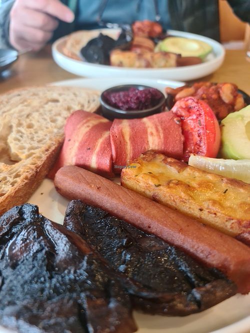 Big breakfast at The Jolly Miller Cafe in Williams Landing
