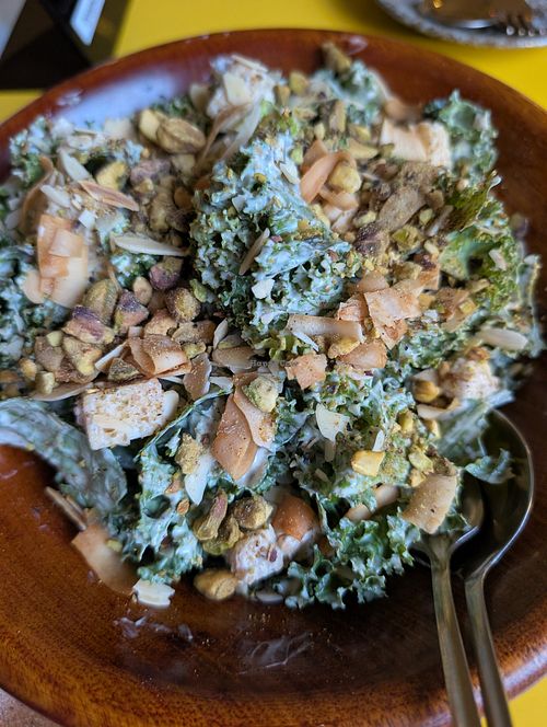 My favorite kale salad 🤤 at Golden State Vegan Sushi in Bangkok