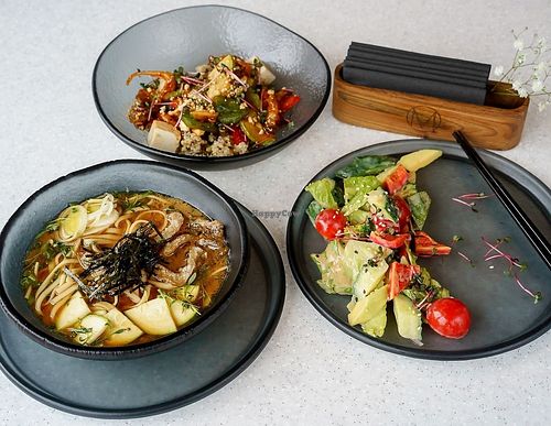 Vegetarian dinner (actually vegan): vegetable salad with tofu sauce, miso ramen soup with oyster mushrooms and zucchini, vegetables with tofu, quinoa and cashew at Miyake in Maloyaroslavec