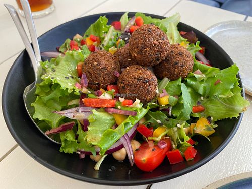 Falafel Salad at Cocos Veggie e Tal in Foz Do Arelho
