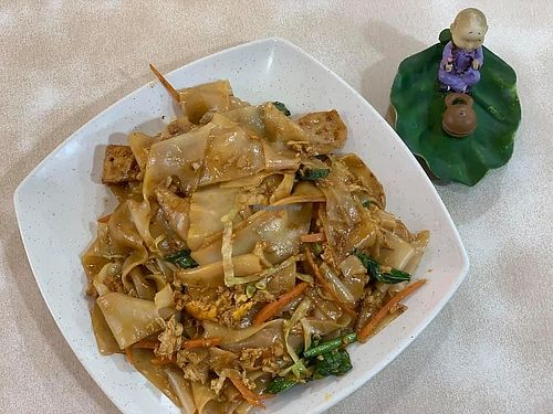 Fried Kway Teow 炒粿條
Photo by Henry Lau aka Mr Purple at Shu Shi Piao Xiang 素食飘香 - Lor Lew Lian in Northeast Singapore