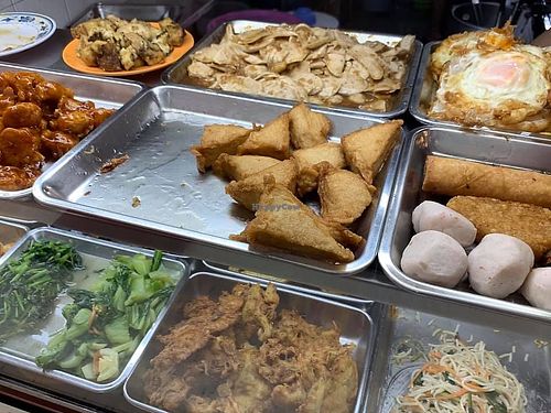 Buffet spread
Photo by Henry Lau aka Mr Purple at Shu Shi Piao Xiang 素食飘香 - Lor Lew Lian in Northeast Singapore