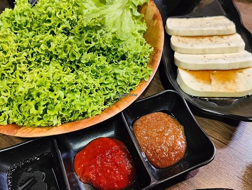 Lettuce, condiments and tofu at Gum Gang Won 금강원 - Temple Street at Chinatown in Central Singapore