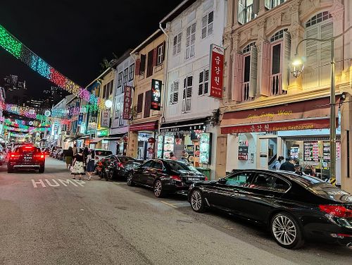 night scene of restaurant at the heart of touristy Chinatown at Gum Gang Won 금강원 - Temple Street at Chinatown in Central Singapore