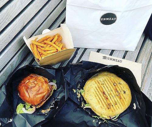 Takeaway „Special“ burger and focaccia  at UNMEAT in Zurich