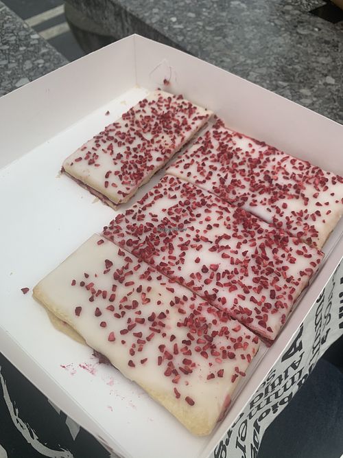 Hindbærsnitter at Glean - Torvehallerne in Copenhagen