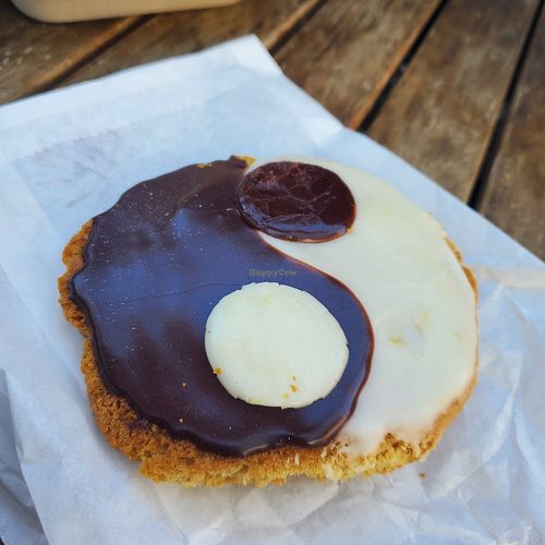 Giant cookie at Just What I Kneaded in Los Angeles