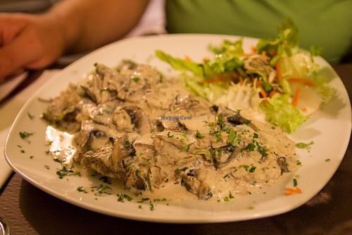 Seitan cutlet with mushrooms at Suribachy in Catania