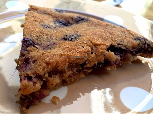 Vegan blueberry cake at Chez Helen in Antibes