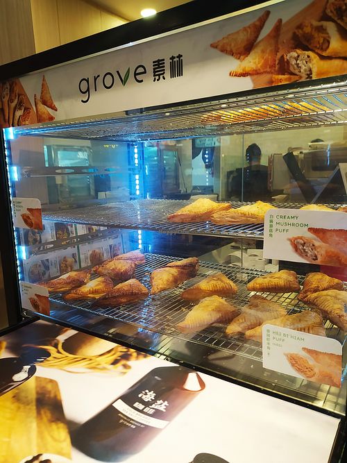Puff at Grove 素林 - Canberra in North Singapore