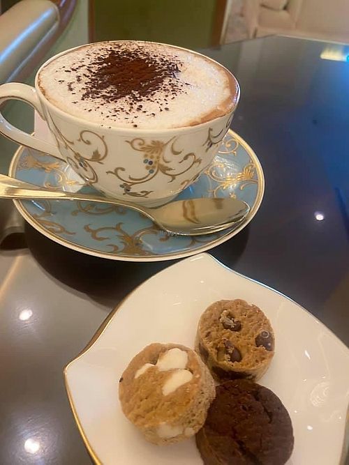 Coffee, cookies at Four Seasons Hotel in Doha