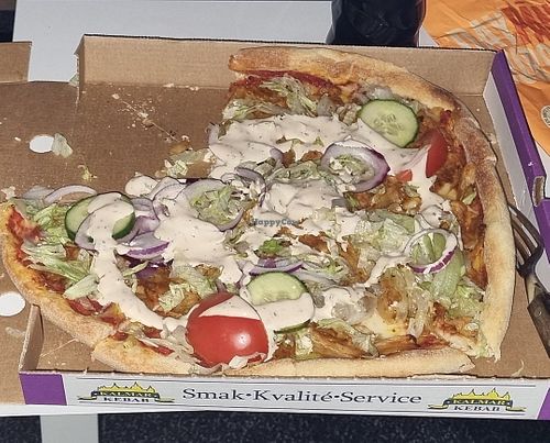 Kebabpizza with vegetables  at Pizzeria Oxen in Kalmar