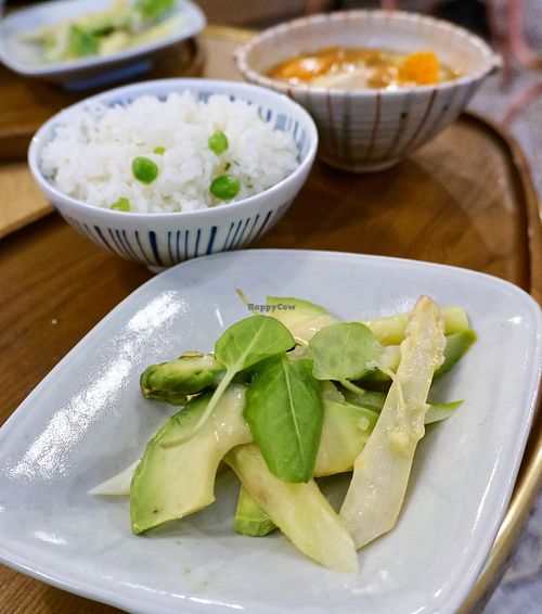 Asparagus/avocado salad + vegetable stew + rice at Graines du Jour in Paris