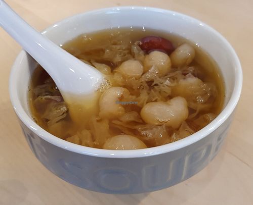 Peach Gum Cheng Tng. Photo by Sam Lama at Tracy Juice Culture - Tanjong Pagar in Central Singapore