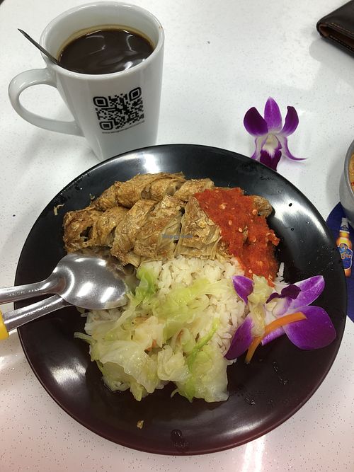 Haha so cute he gave orchids for chicken rice at Pure Heart 清心素食 in Central Singapore